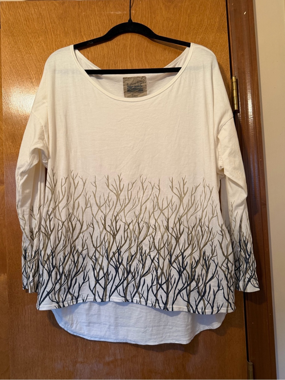 Tonle | Long-Sleeved T-Shirt